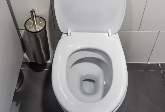 4 signalen dat je WC verstopt is - 