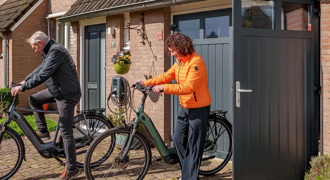 De voordelen van openslaande garagedeuren voor uw kavel