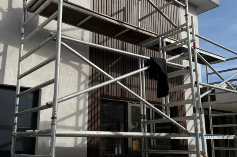 Nieuwbouwvilla op een vrije kavel afgewerkt met composiet gevelbekleding