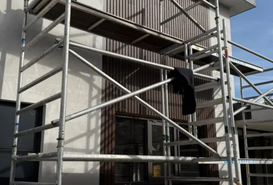 Nieuwbouwvilla op een vrije kavel afgewerkt met composiet gevelbekleding