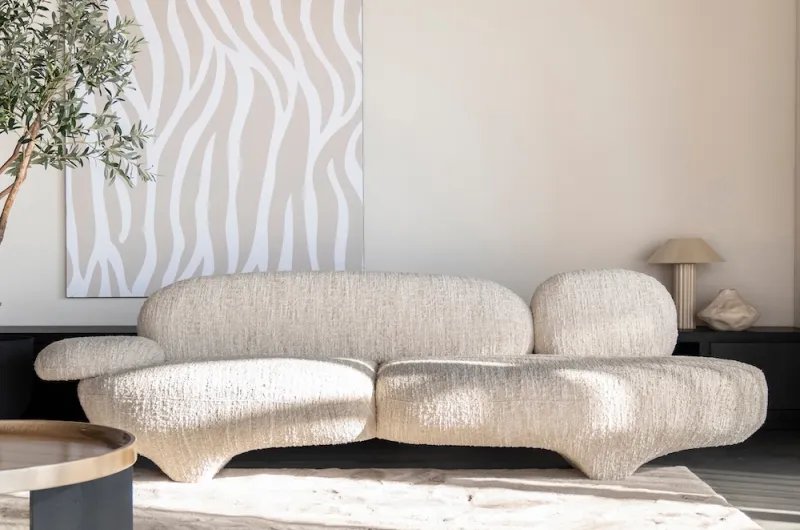 Zo combineer je een beige bank met andere neutrale tinten