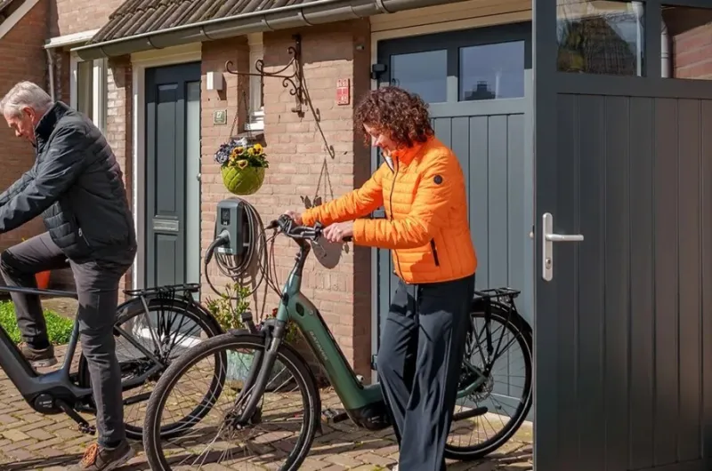 De voordelen van openslaande garagedeuren voor uw kavel