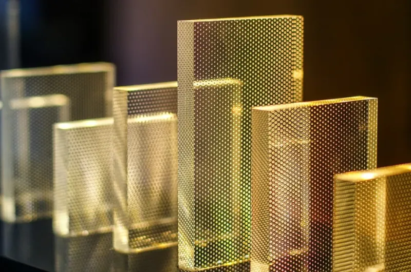 De voordelen van Plexiglas: Kanaalplaat en Polycarbonaat platen
