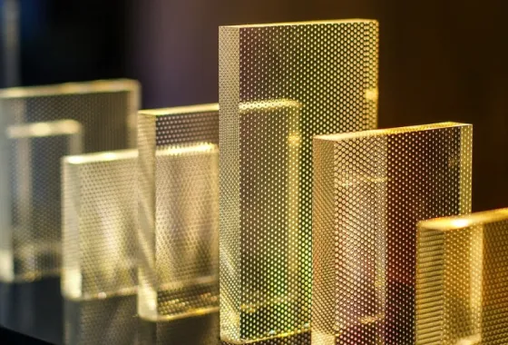 De voordelen van Plexiglas: Kanaalplaat en Polycarbonaat platen