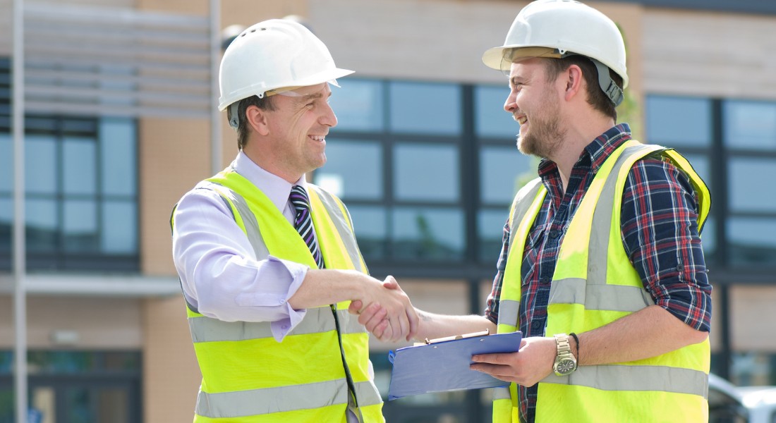 Wanneer schakel je een aannemer in?