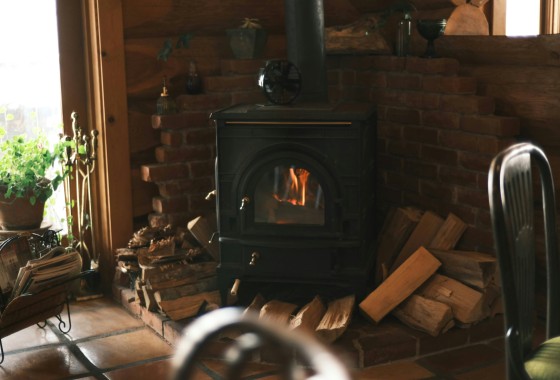 Zo gebruik je je houtkachel of gaskachel op een veilige manier - 