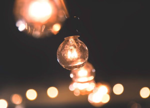 Waarom lichtbediening steeds belangrijker wordt in moderne woningen