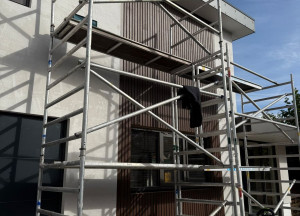 Nieuwbouwvilla op een vrije kavel afgewerkt met composiet gevelbekleding