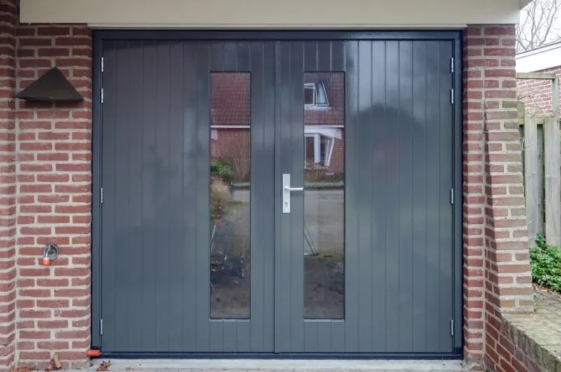Openslaande garagedeuren van hout kopen? Let dan hier op!
