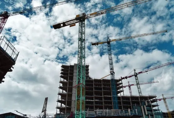 Zelf bouwen: welk materieel komt er kijken bij de bouw van je droomhuis?