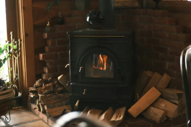 Zo gebruik je je houtkachel of gaskachel op een veilige manier